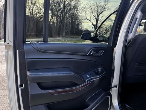 Used 2017 GMC Yukon XL SLE w/ SLE Value Package image 15