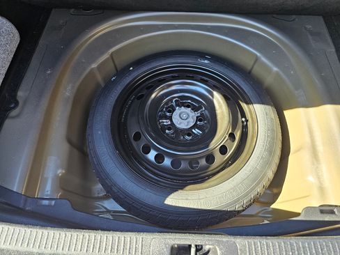 Used 2018 Toyota Camry XLE image 12