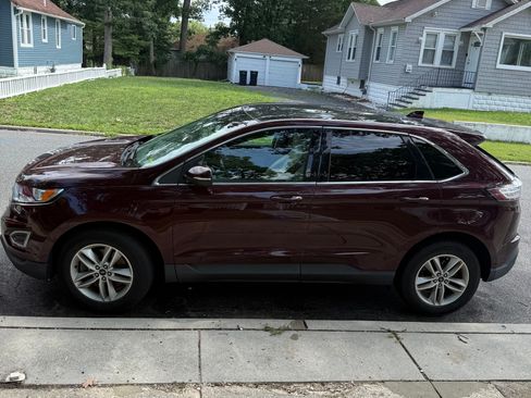 Used 2017 Ford Edge SEL w/ Equipment Group 201A AWD/4WD image 2