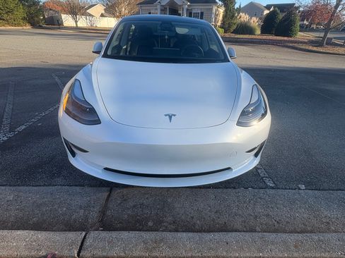 Used 2023 Tesla Model 3 Standard Range image 2