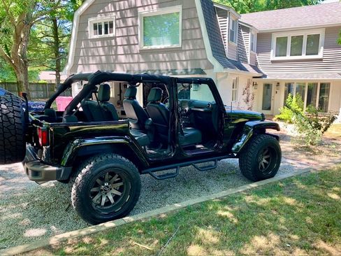 Used 2016 Jeep Wrangler Unlimited Sahara image 5