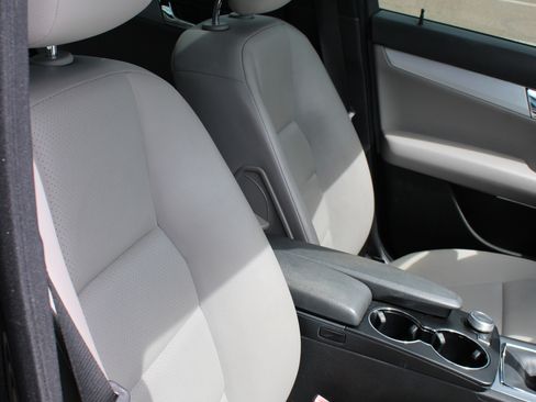 Used 2008 Mercedes-Benz C 300 Sedan image 17