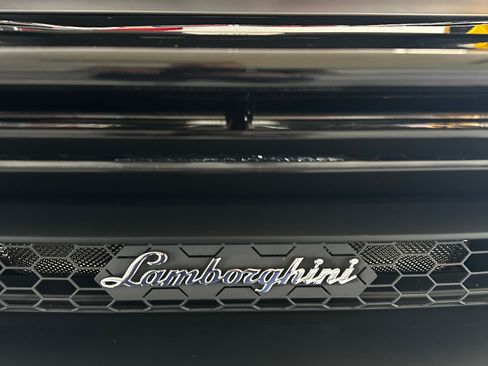 Used 2021 Lamborghini Huracan EVO image 24