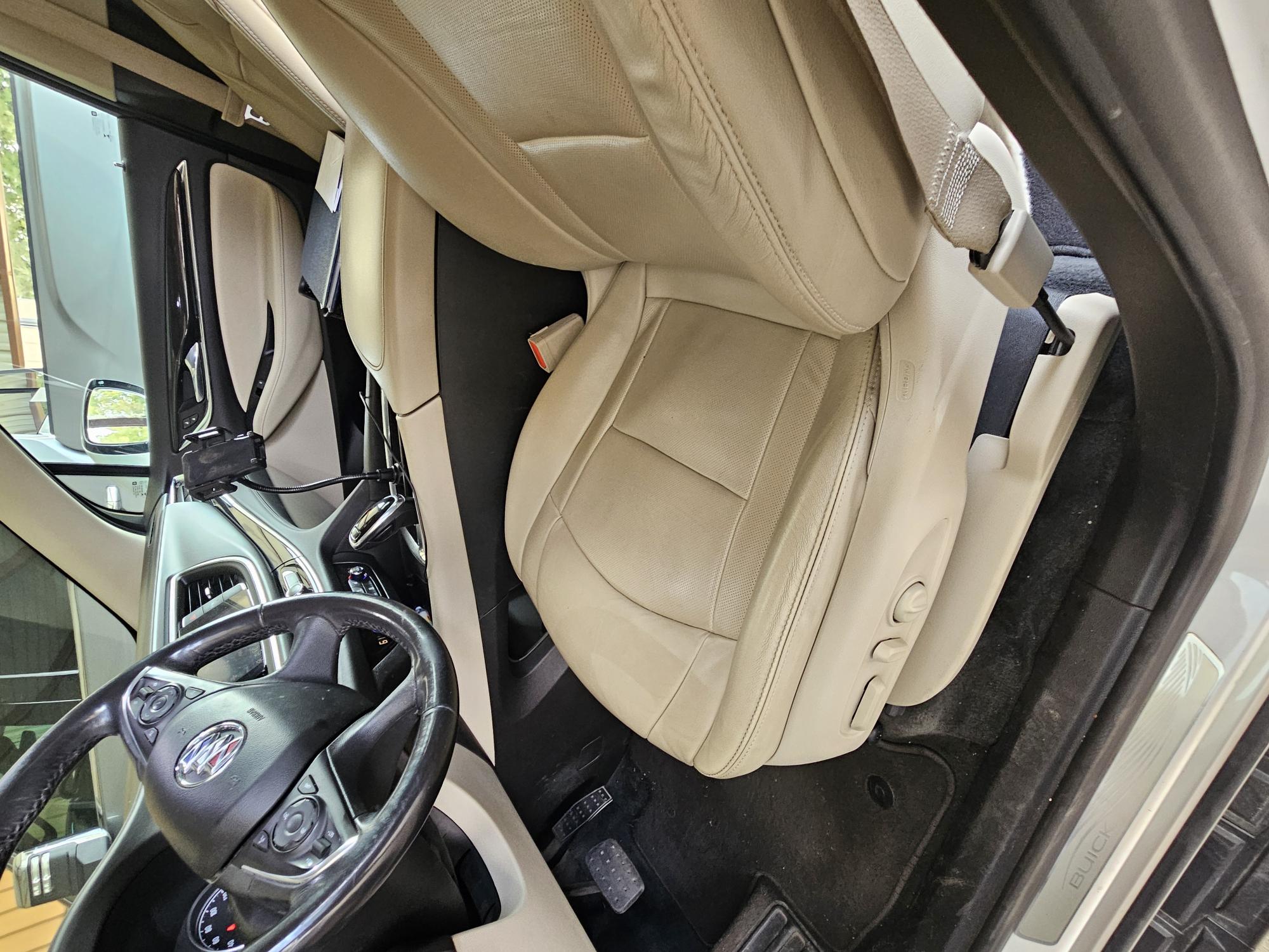 Used 2021 Buick Enclave Essence FWD image 5