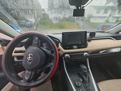 Used 2021 Toyota RAV4 XLE image 14