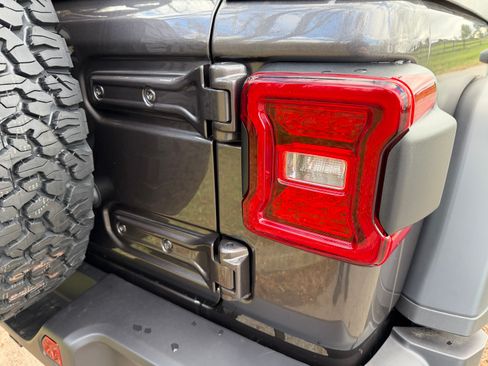 Used 2026 Jeep Wrangler Unlimited Rubicon image 17