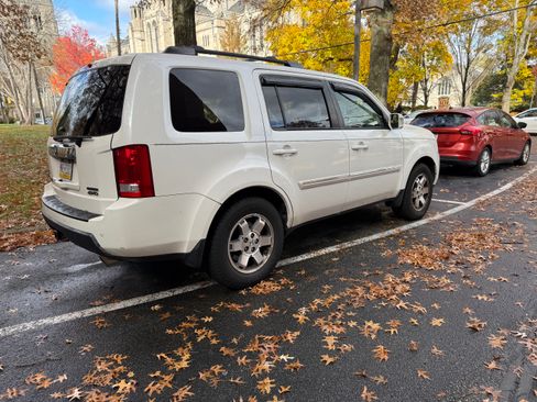 Used 2011 Honda Pilot Touring image 1