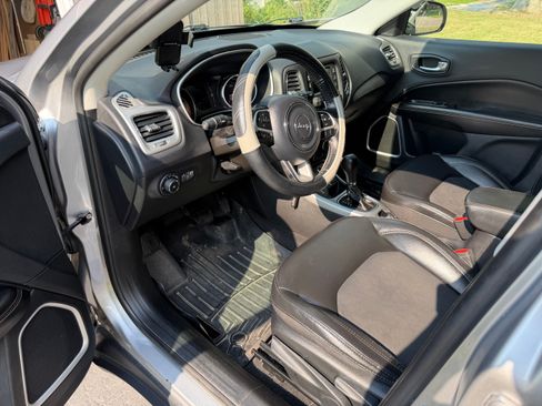Used 2018 Jeep Compass Latitude w/ Cold Weather Group AWD/4WD image 25