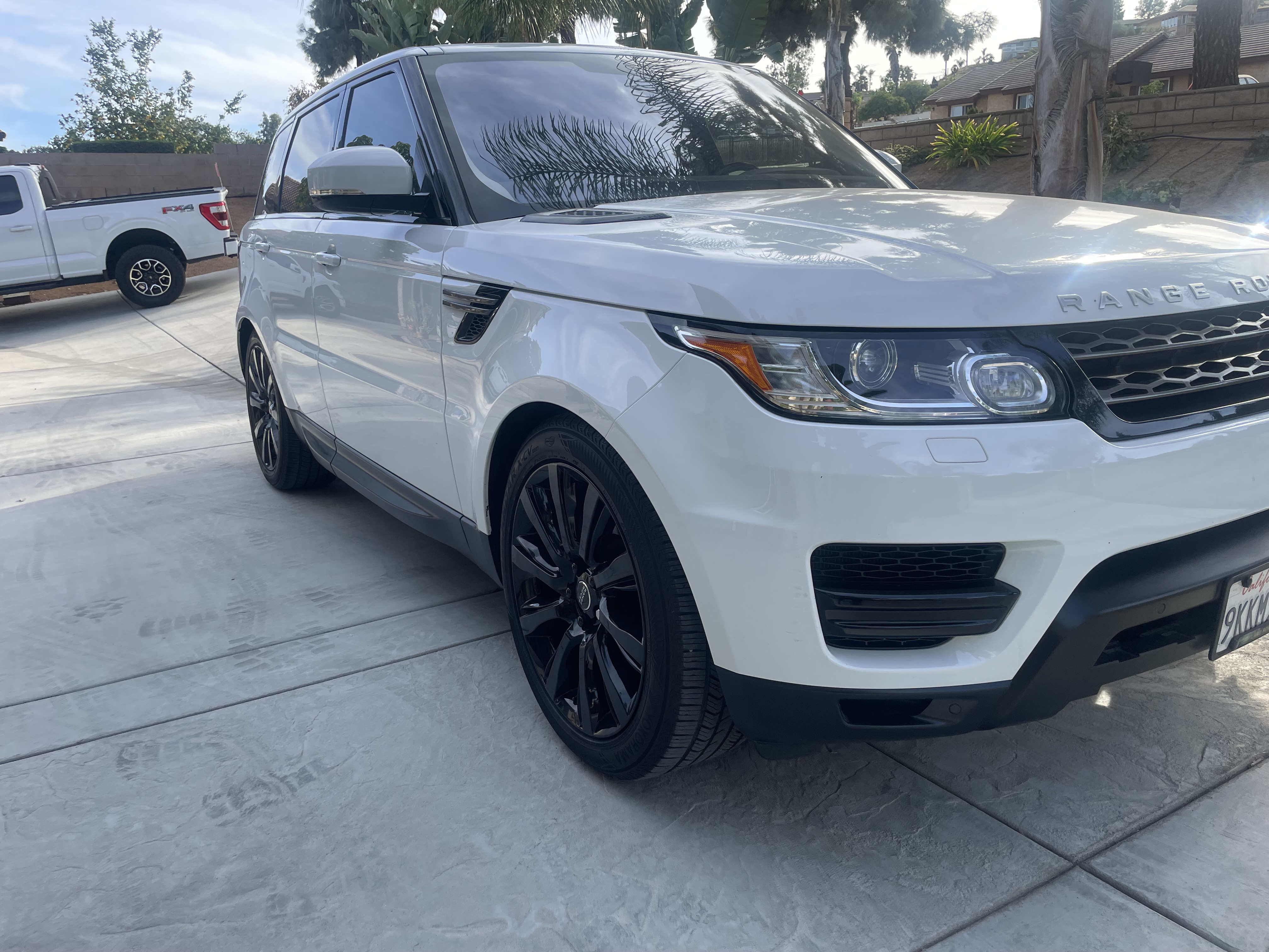 Used 2017 Land Rover Range Rover Sport SE AWD/4WD image 1