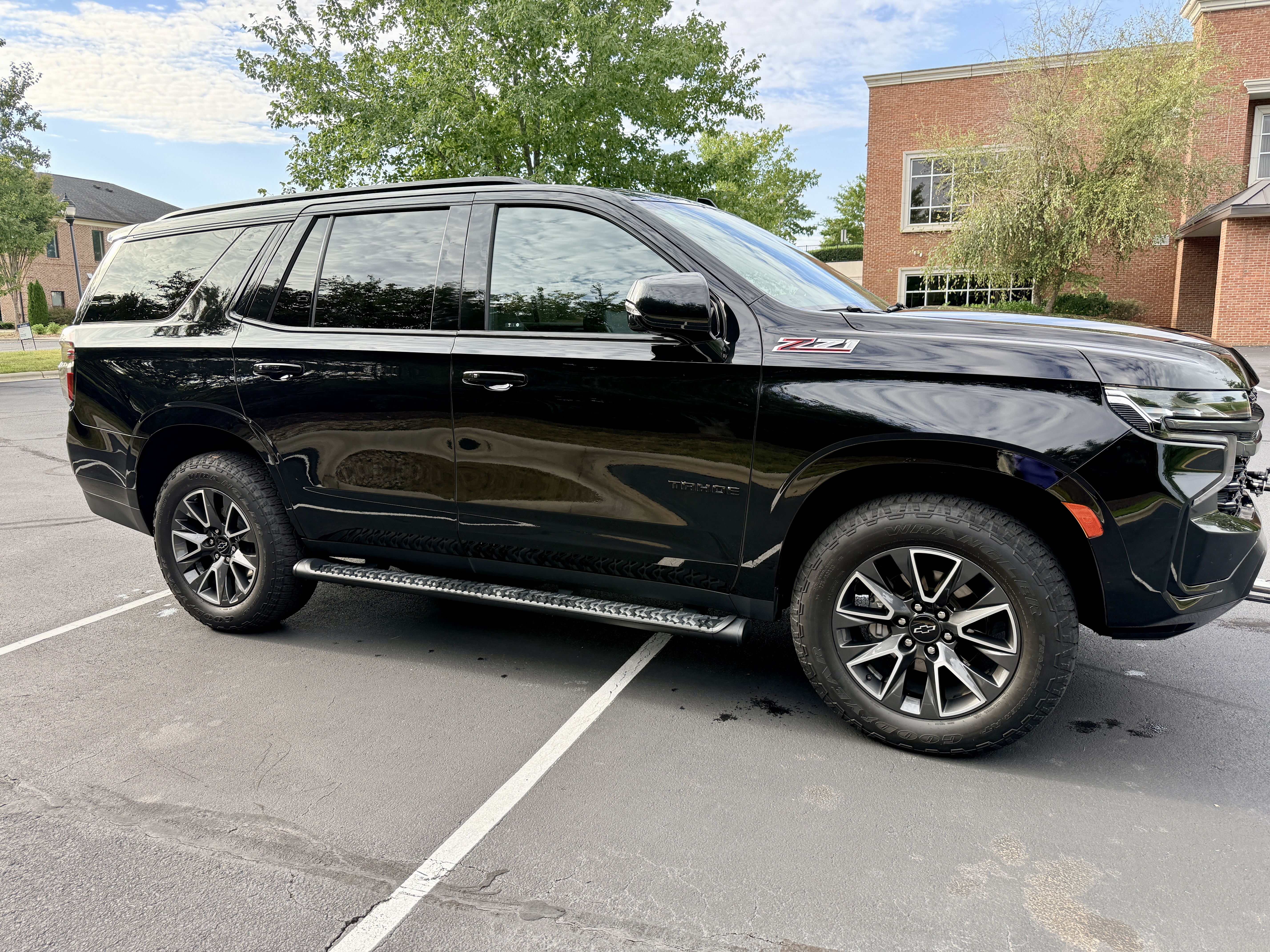 Used 2022 Chevrolet Tahoe Z71 w/ Luxury Package AWD/4WD image 6