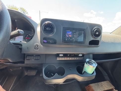 Used 2021 Mercedes-Benz Sprinter 2500 image 17