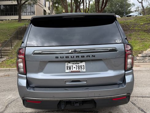 Used 2022 Chevrolet Suburban Z71 w/ Luxury Package AWD/4WD image 2
