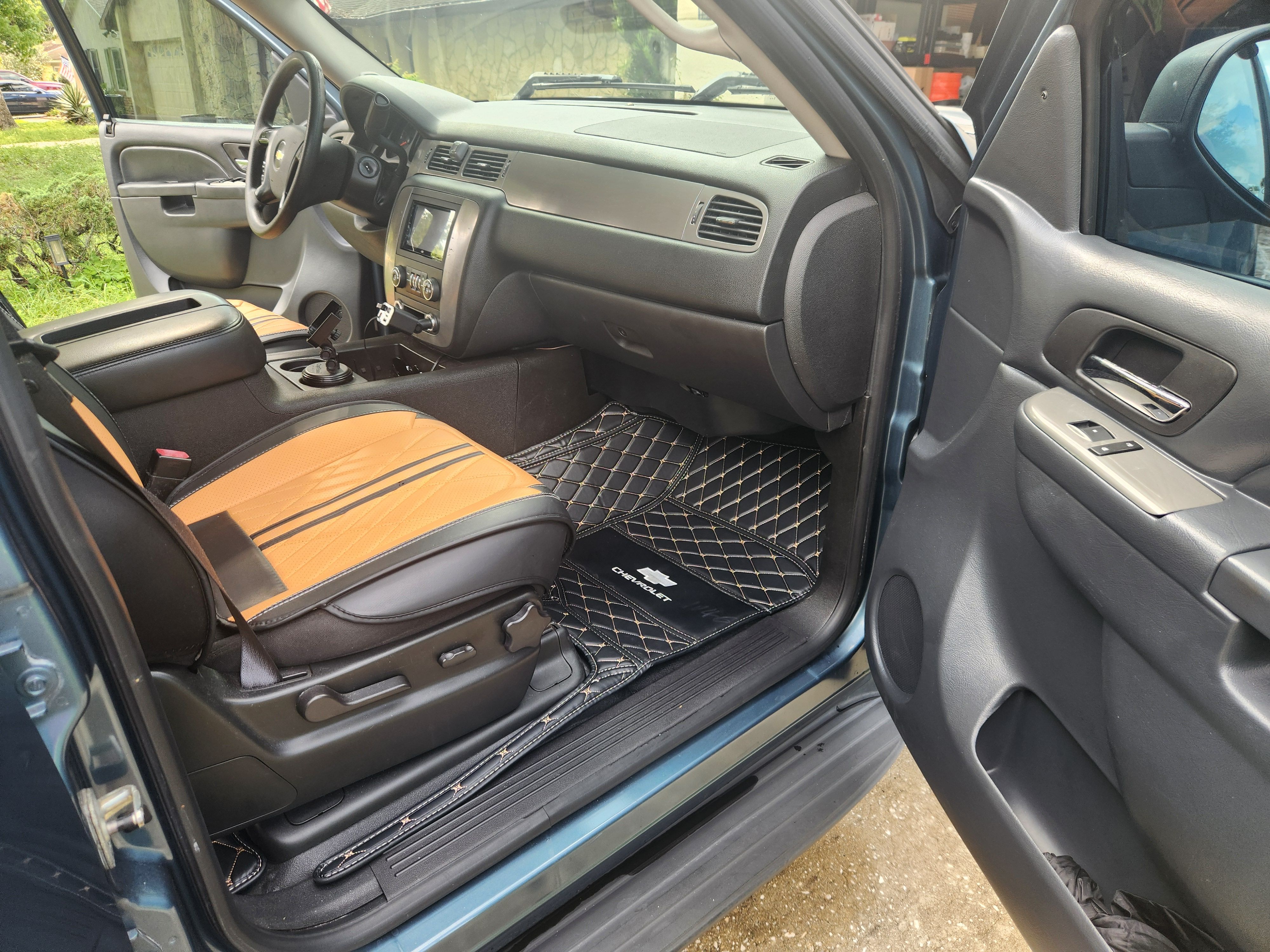 Used 2010 Chevrolet Tahoe LS w/ Interior Plus Package RWD image 4