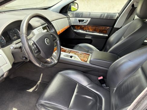 Used 2012 Jaguar XF RWD image 6