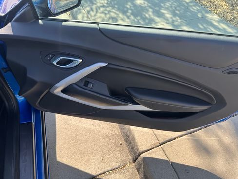 Used 2018 Chevrolet Camaro SS RWD image 9