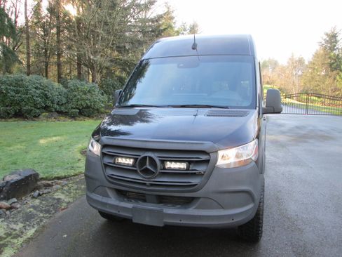 Used 2022 Mercedes-Benz Sprinter 2500 image 9