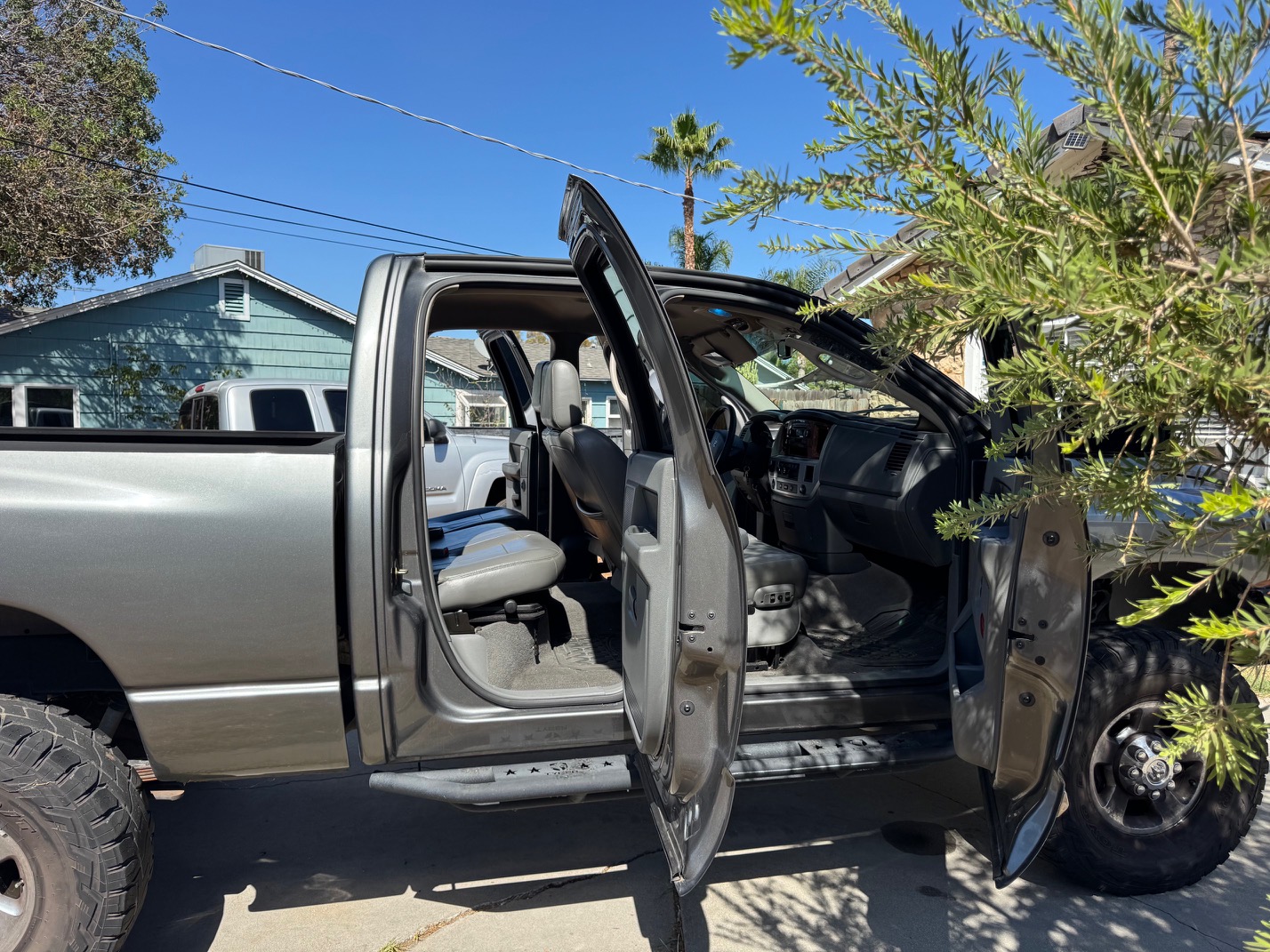 Used 2006 Dodge Ram 2500 Truck Laramie AWD/4WD image 5