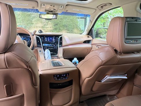 Used 2016 Cadillac Escalade ESV Platinum AWD/4WD image 10