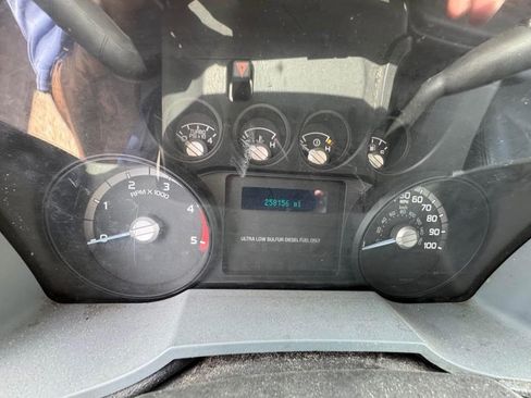 Used 2011 Ford F450 XL w/ XL Value Pkg image 2