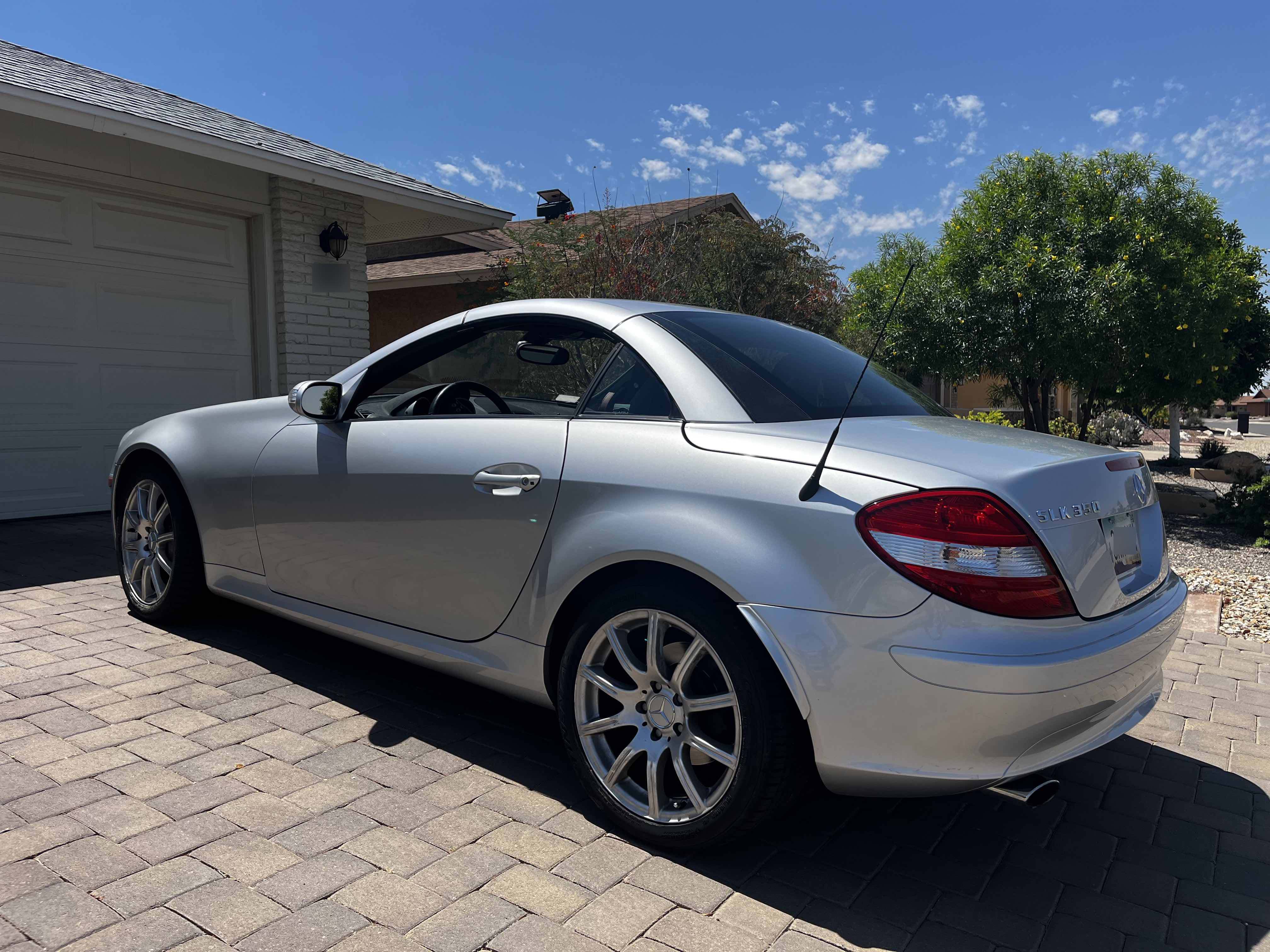 Used 2005 Mercedes-Benz SLK 350 image 2