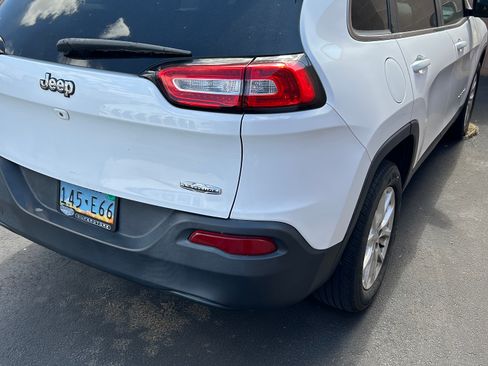 Used 2018 Jeep Cherokee Latitude FWD image 12