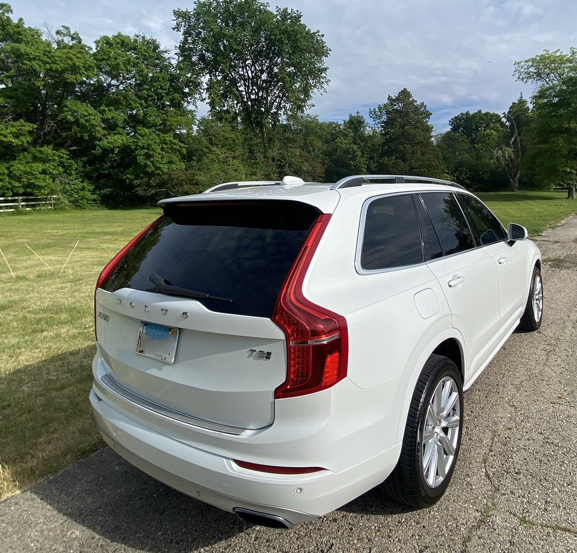 Used 2016 Volvo XC90 T8 Momentum w/ Vision Package AWD/4WD image 2