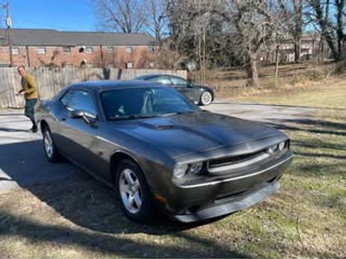 Used 2010 Dodge Challenger SE image 9