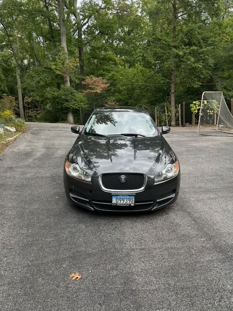 Used 2011 Jaguar XF RWD image 2