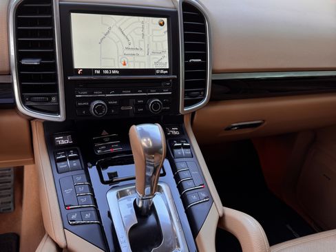 Used 2014 Porsche Cayenne AWD/4WD image 10