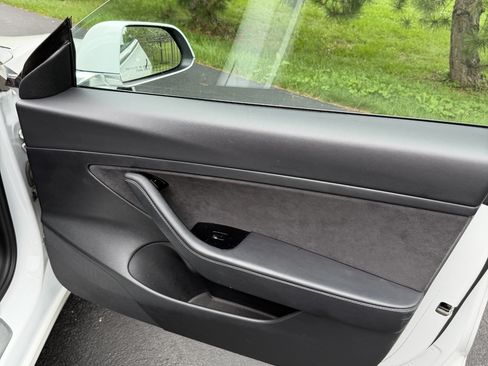 Used 2020 Tesla Model 3 Standard Range Plus RWD image 16