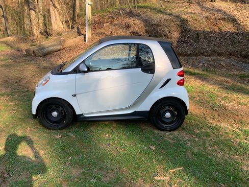 Used 2014 smart fortwo passion image 2