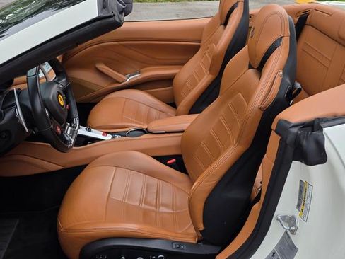 Used 2016 Ferrari California T image 18