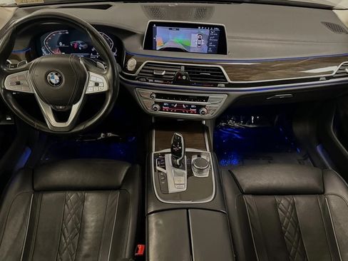 Used 2022 BMW 740i w/ Premium Package image 11
