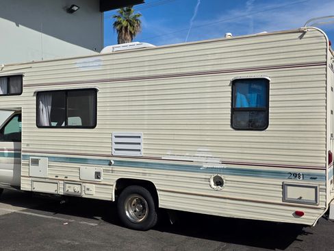 Used 1993 Ford E-350 and Econoline 350 image 2