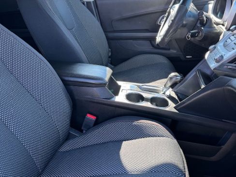 Used 2017 Chevrolet Equinox LT image 6