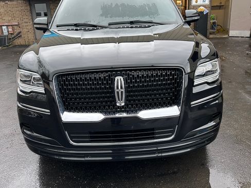 Used 2023 Lincoln Navigator L Reserve image 2