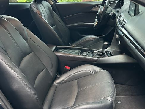 Used 2018 MAZDA MAZDA3 Grand Touring w/ Premium Equipment Package FWD image 19