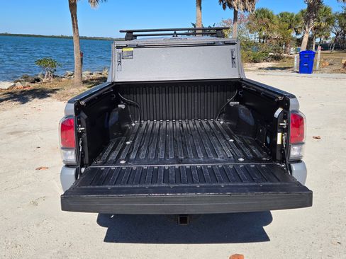Used 2020 Toyota Tacoma TRD Sport image 10