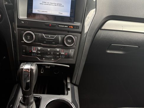 Used 2018 Ford Explorer XLT w/ Equipment Group 202A FWD image 9
