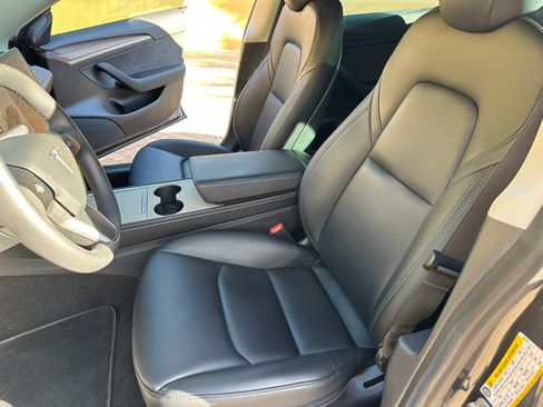 Used 2021 Tesla Model 3 Performance image 12