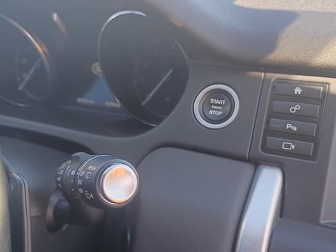 Used 2018 Land Rover Discovery Sport SE image 13