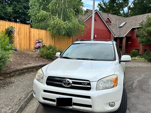 Used 2008 Toyota RAV4 Limited AWD/4WD image 4