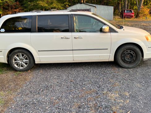 Used 2008 Chrysler Town & Country Limited w/ Entertainment Group #3 image 10