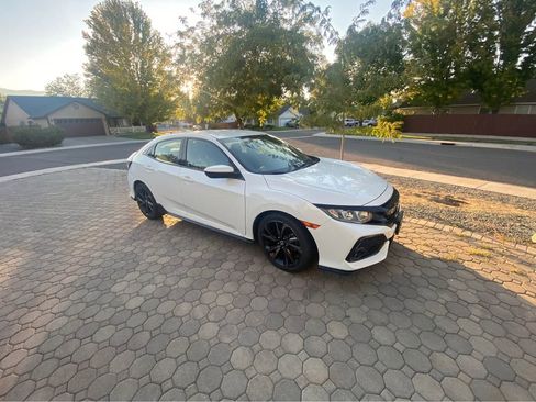 Used 2018 Honda Civic Sport image 2