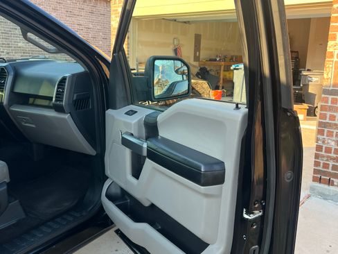 Used 2017 Ford F150 XLT image 12