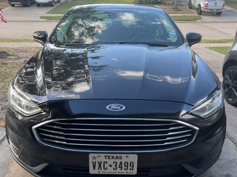 Used 2020 Ford Fusion SE image 1