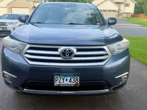 Used 2012 Toyota Highlander 4WD w/ Tech Pkg image 4