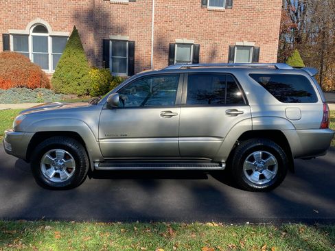 Used 2003 Toyota 4Runner Limited AWD/4WD image 2