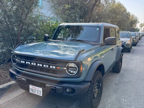 Used 2022 Ford Bronco Black Diamond image 2