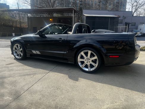 Used 2005 Ford Mustang GT Premium image 28